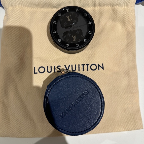 LOUIS VUITTON Black Monogram Horizon Wireless Earphones & Accessories - Picture 3 of 3